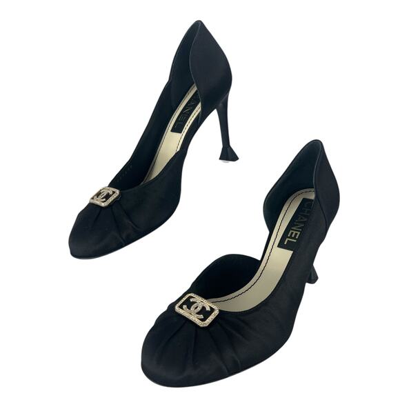 Chanel Resort 2023 CC Interlocking Crystal Logo Satin D'Orsay Pumps - Picture 4 of 16